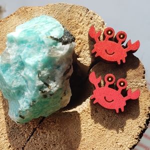 Happy little crab wood stud earrings